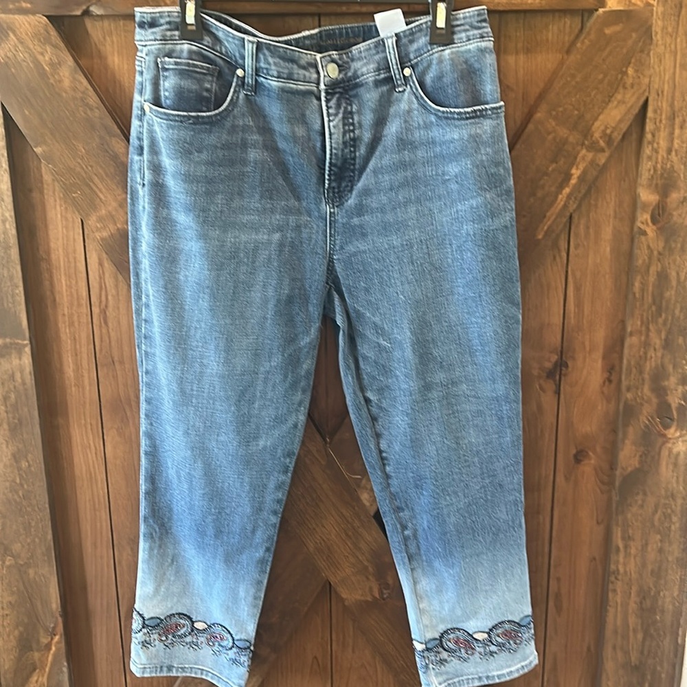 Chico's So Slimming Girlfriend Slim Leg Crop - Like new!